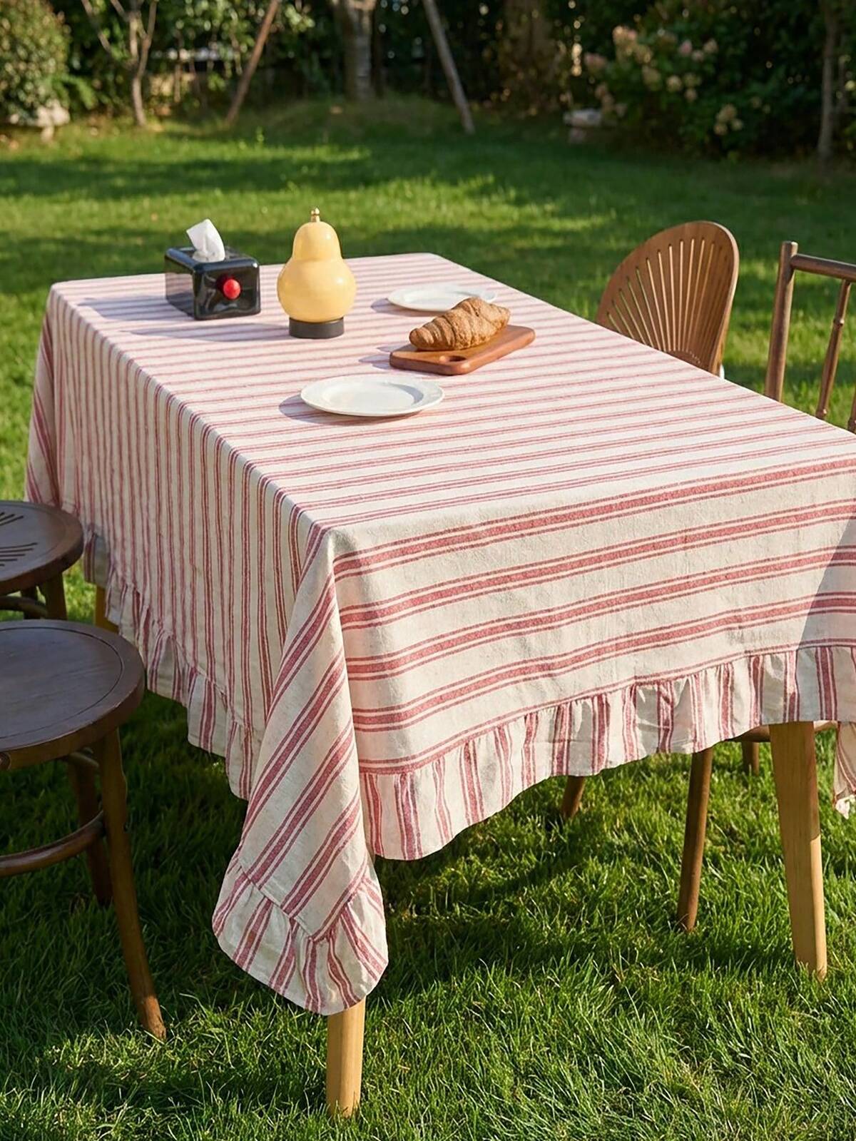1pc Light Red Fresh Striped Ruffle Tablecloth, American Farmhouse Style Minimalist Decor, Rectangular For Dining Table, Coffee Table, TV Stand, Entryway, Suitable For Holidays, Parties, Weddings, Banquets, Home, Office, Outdoor Picnic, All Seasons